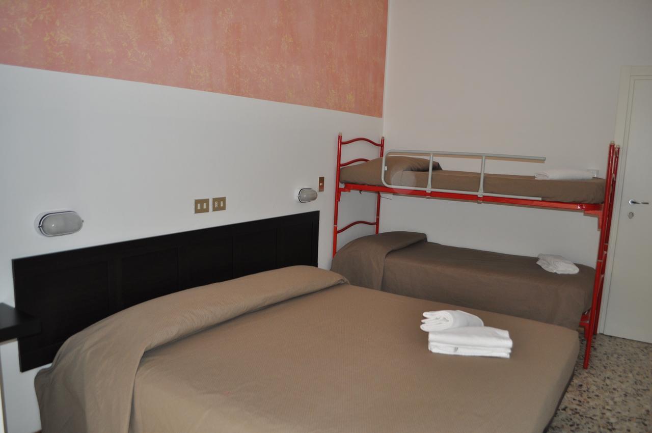 Hotel Urano Cattolica Esterno foto