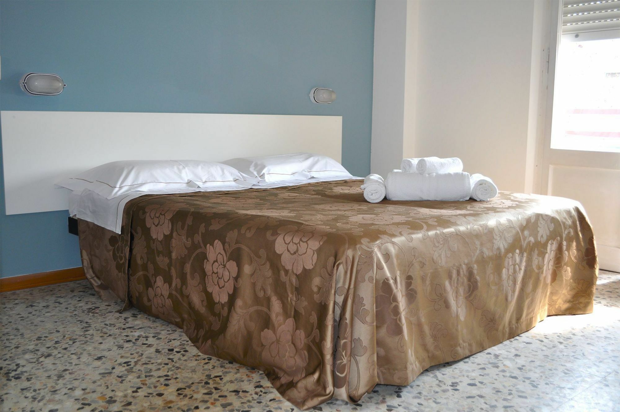 Hotel Urano Cattolica Esterno foto