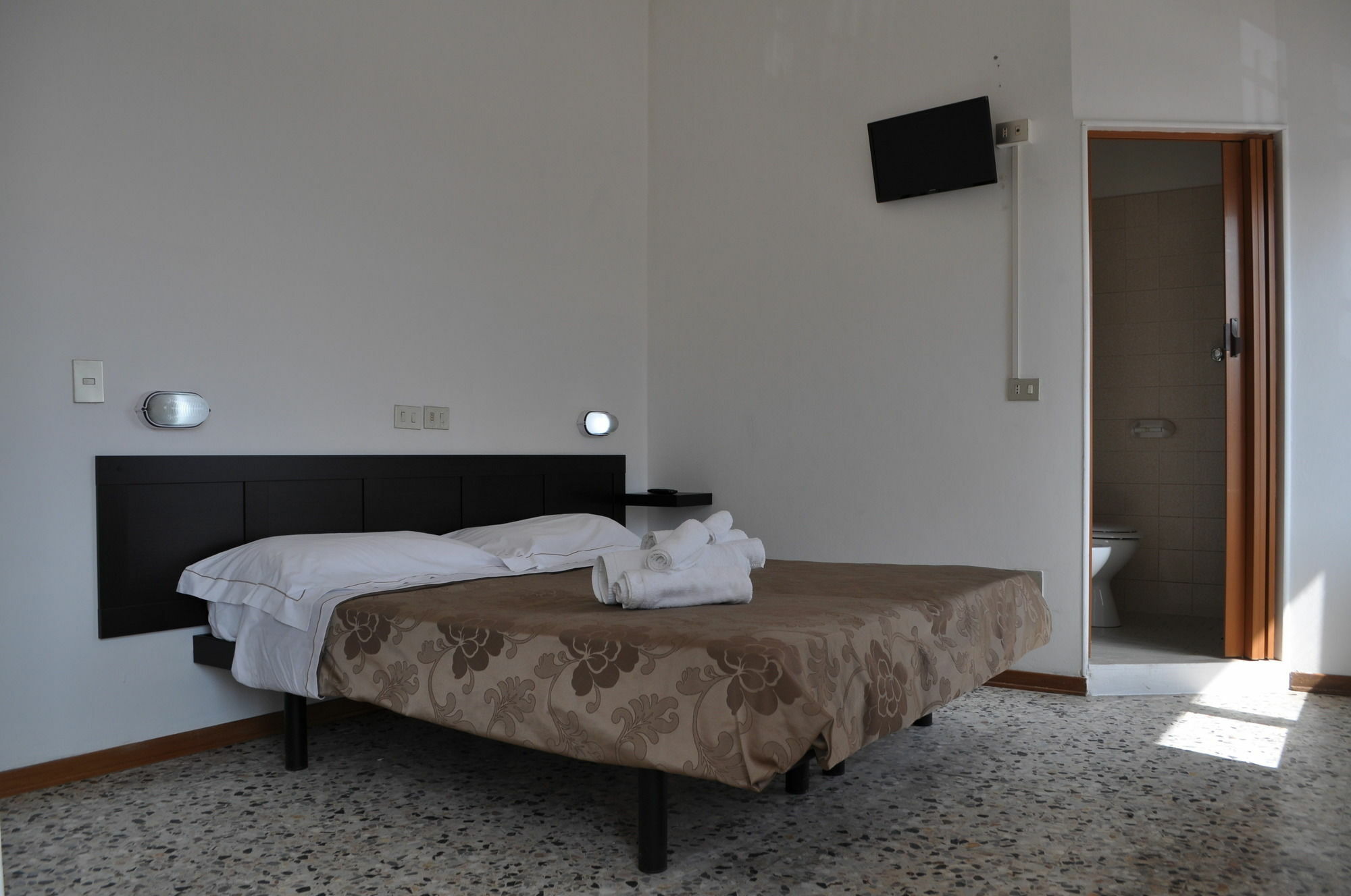 Hotel Urano Cattolica Esterno foto